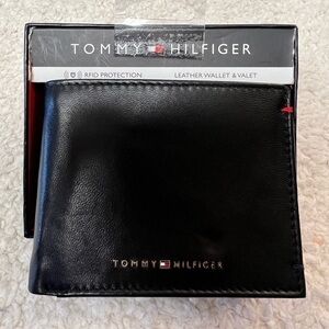 Tommy Hilfiger Bi-fold, RFID Protected Passcase Black Leather Wallet